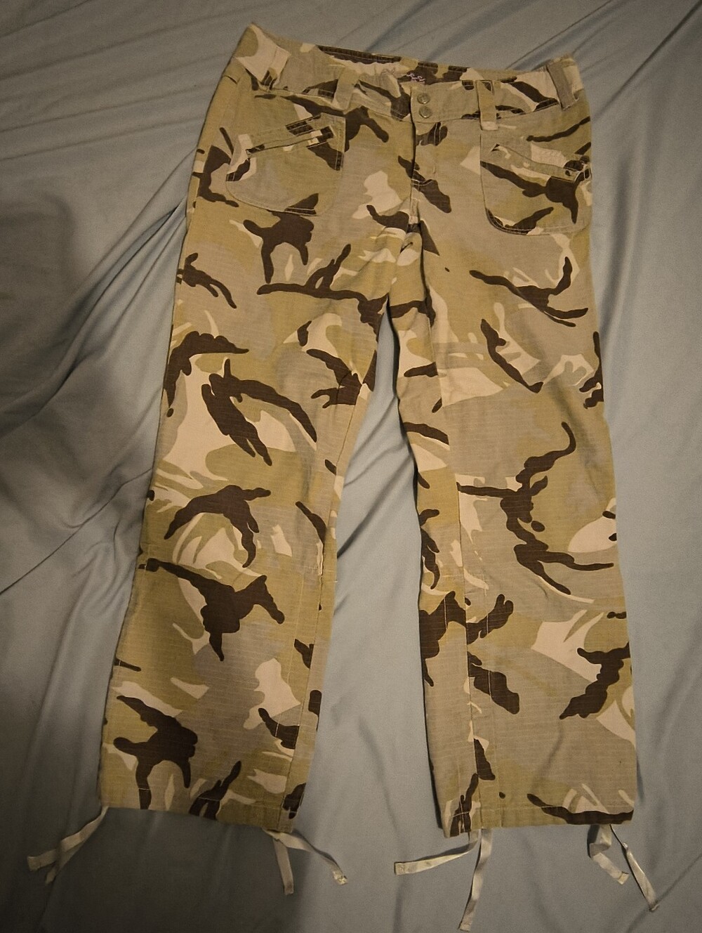 Vtg Y2K Plugg Camo Capris